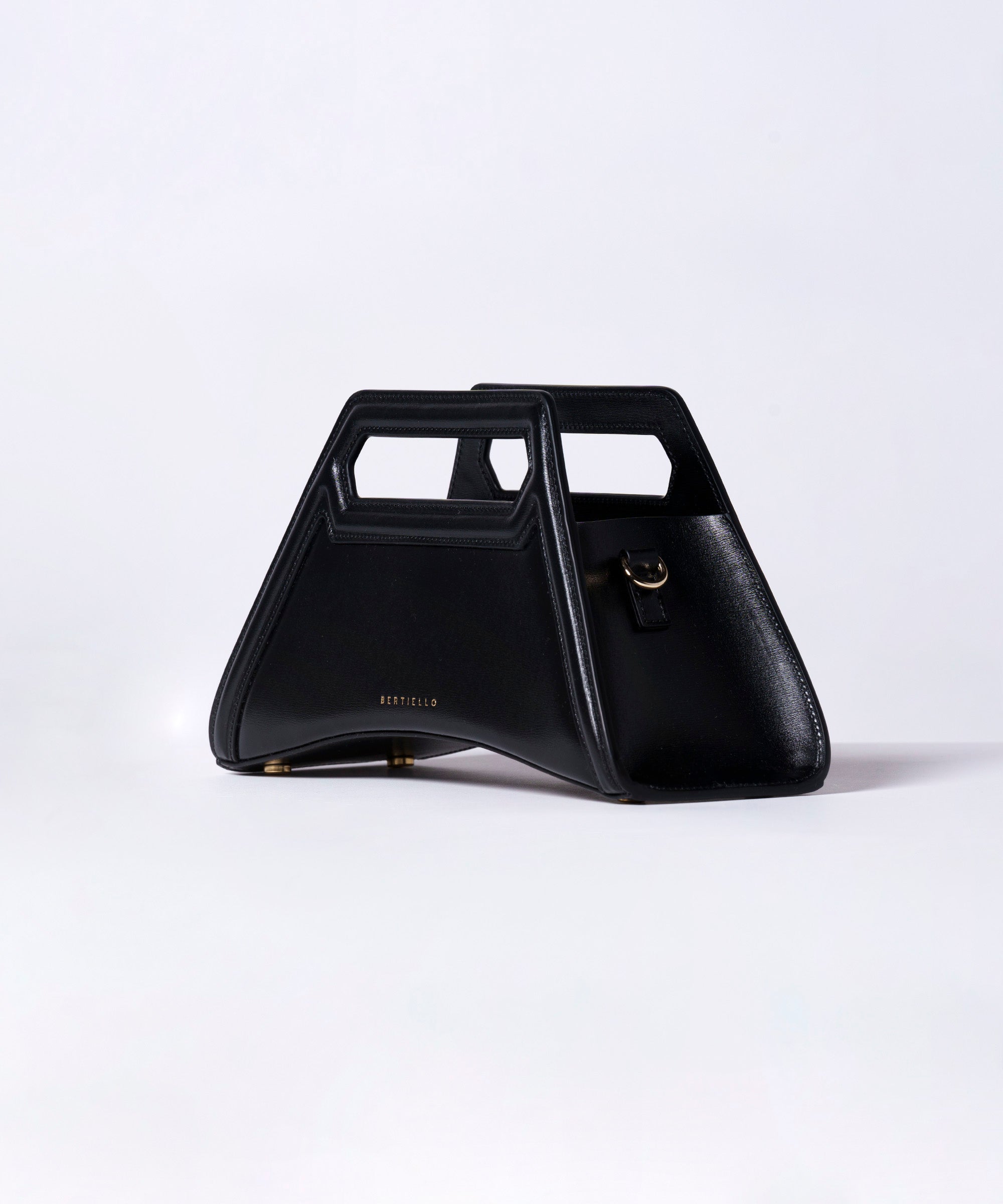 Bertiello Alcala Handbag Black. Side view. 100% Leather. Made in Italy.