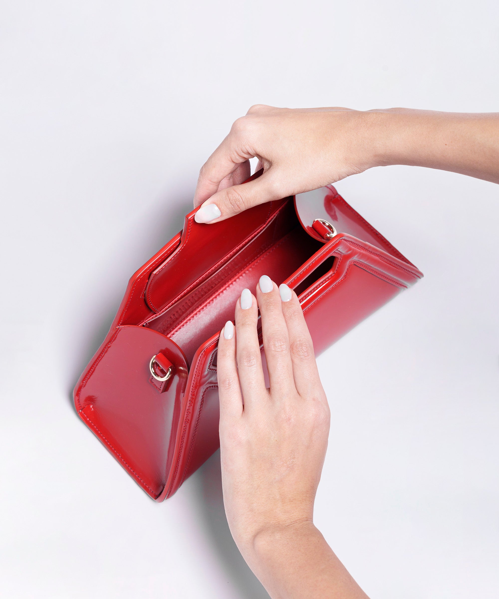 Bertiello Alcala Handbag Red. Inside view. 100% Leather. Made in Italy